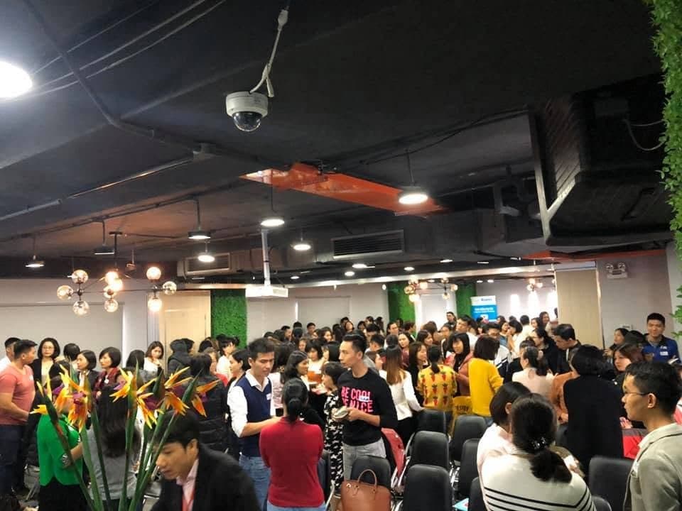 Buổi hội thảo với đông đảo phụ huynh tham gia
